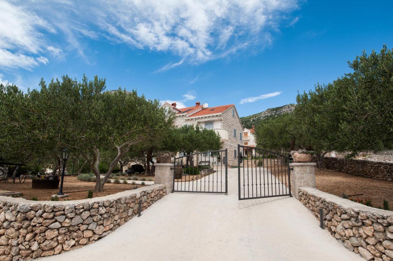 Villa Franka With Swimming Pool 波尔 外观 照片