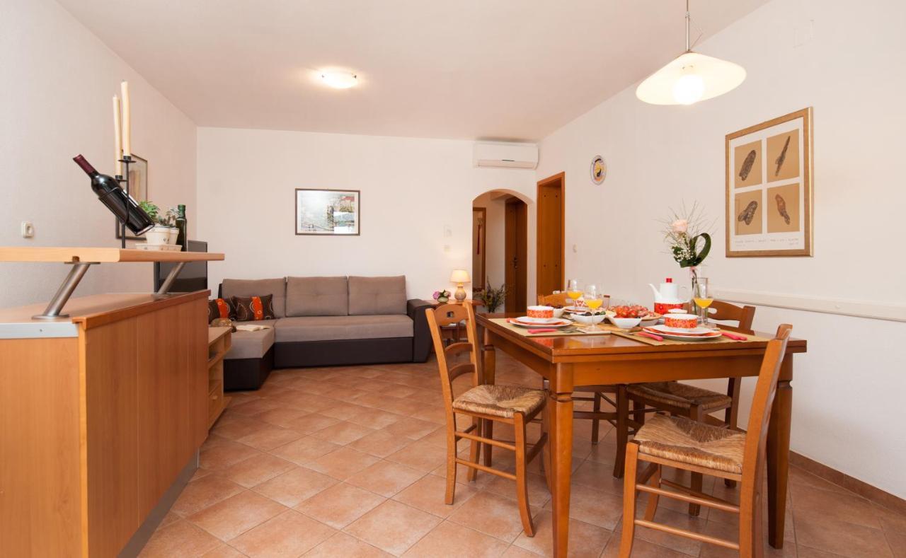 Villa Franka With Swimming Pool 波尔 外观 照片
