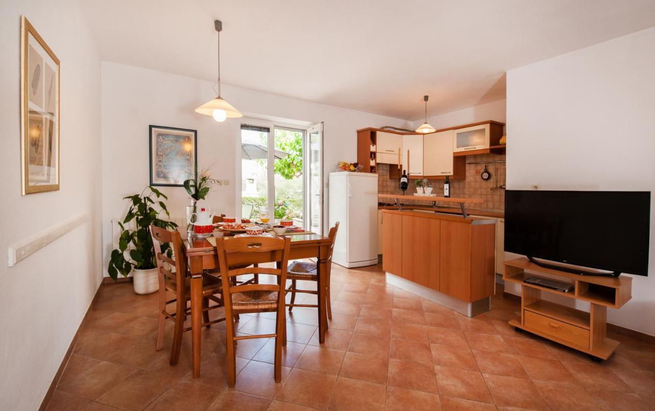 Villa Franka With Swimming Pool 波尔 外观 照片